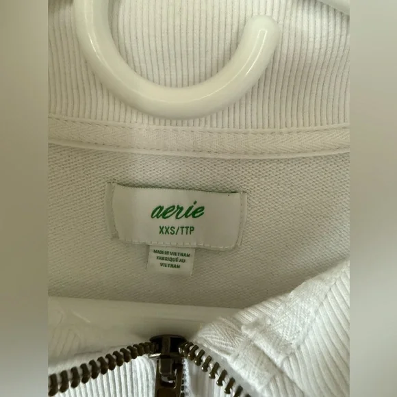 Aerie white quarter zip sweatshirt - Picture 2 of 3